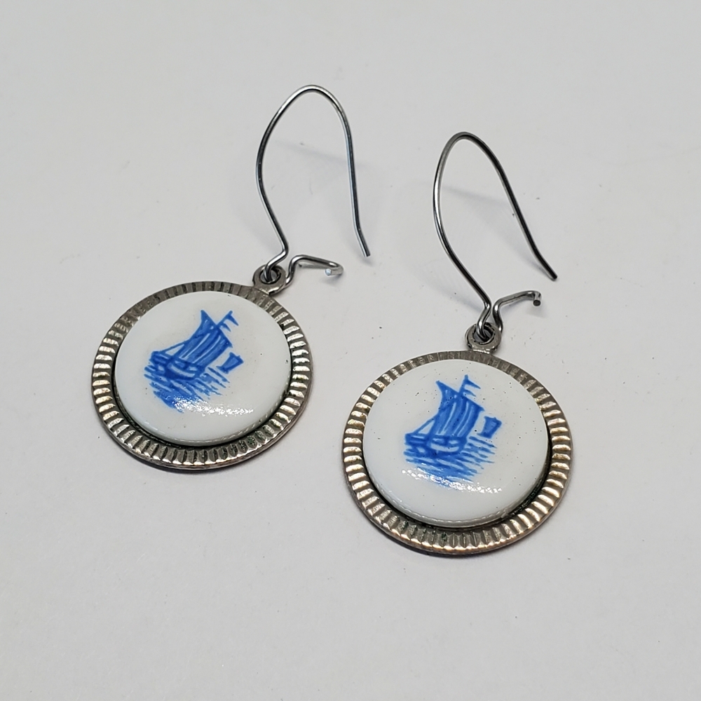 Vintage Delft Blue Porcelain Silver Tone Round Dangle Earrings